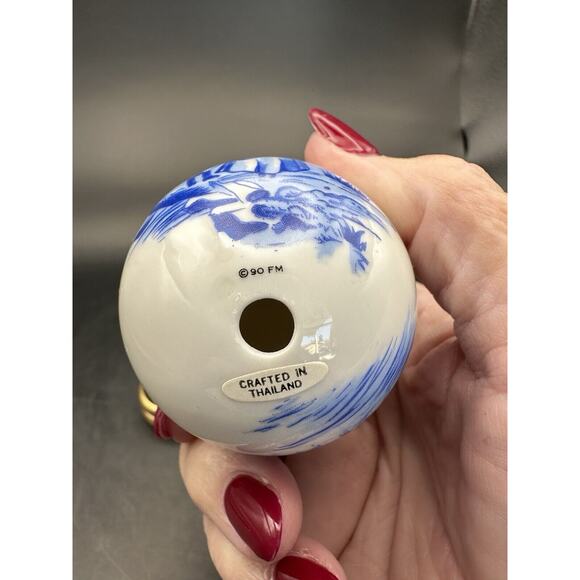 The Franklin Mint Egg Blue White Porcelain Collectible Delft Style 3" 1990 - Picture 6 of 8